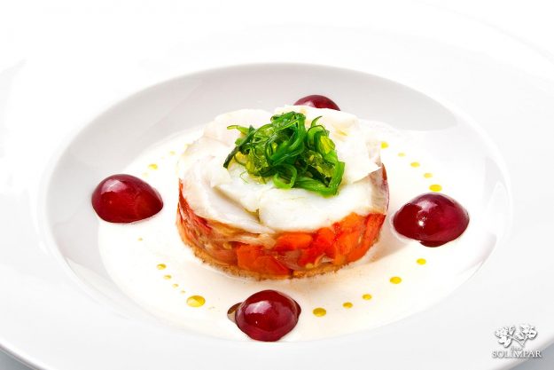 Ensalada de láminas de Bacalao, Escalivada y pastel de Buey de Mar