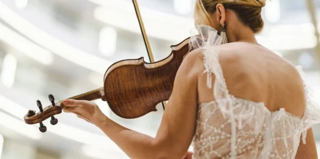 Cuánto cobra un violinista por tocar en una boda